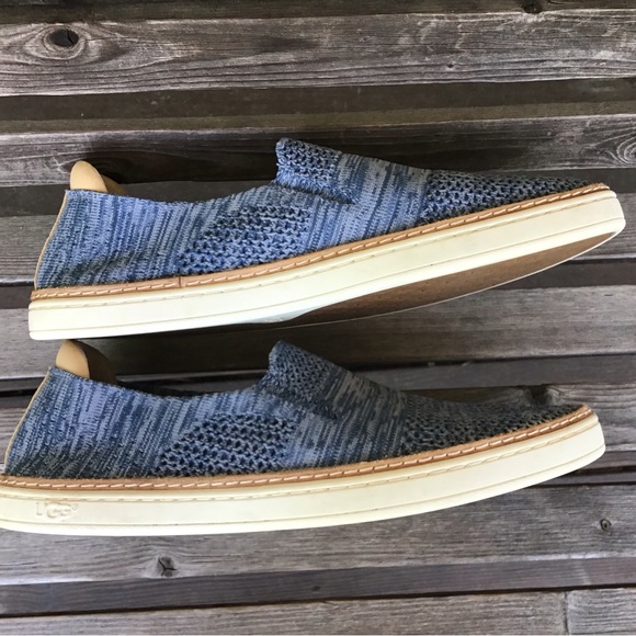 Ugg Women’s slip on Sammy knit shoe EUC. Sz. 9 - Picture 3 of 7